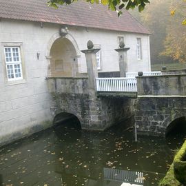 Wasserschloss Haus Mark, Zuwegung mit Zugbrücke.