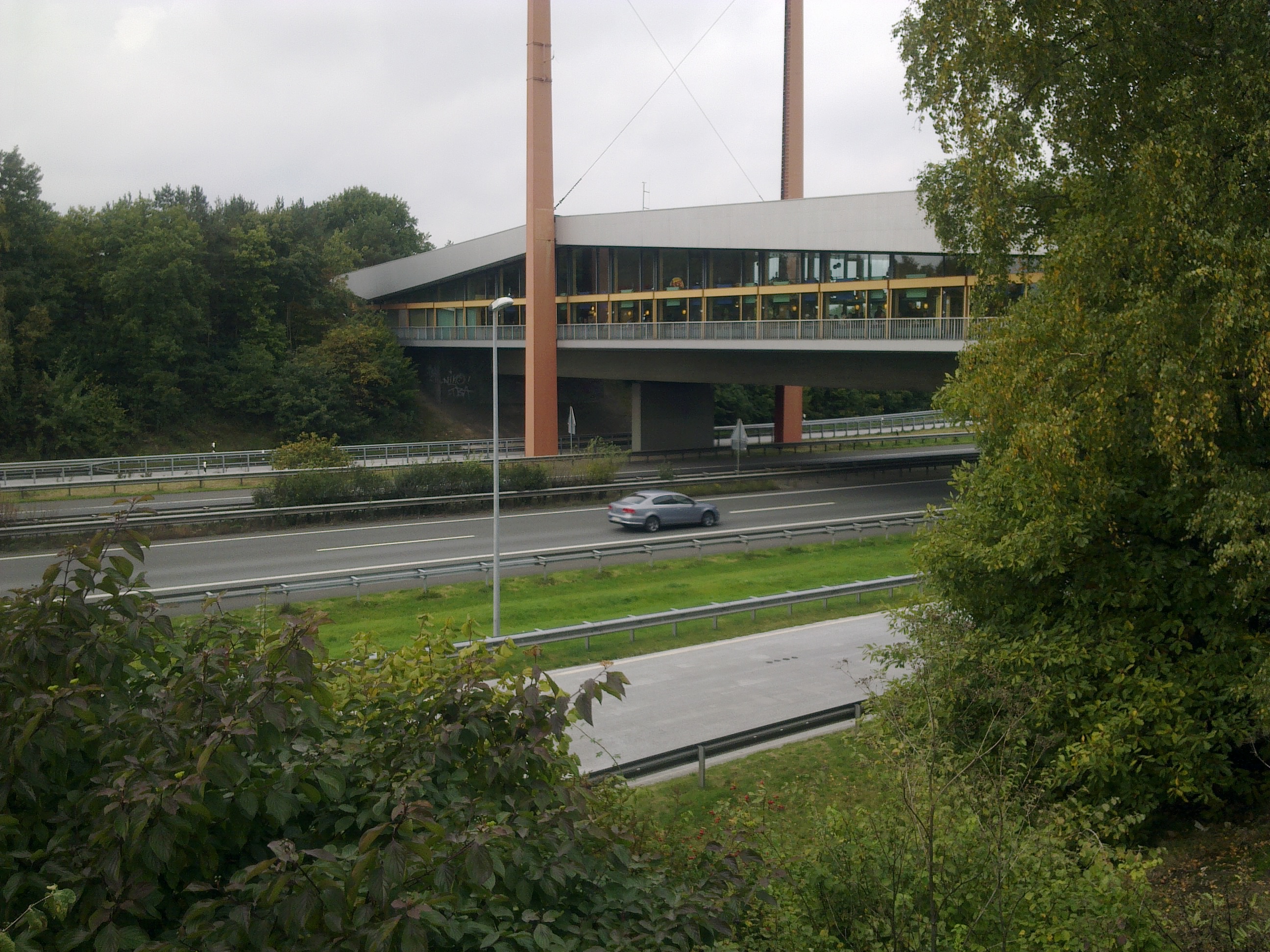 Autobahn-Raststätte Dammer Berge, Südansicht.