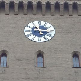 In München ticken die Uhren anders ... hier ist es ca. 12.45 Uhr