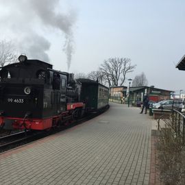 Rasender Roland am Bahnhof Sellin Ost