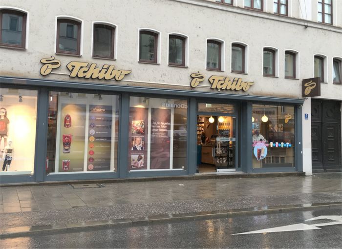 Tchibo Filiale mit Kaffee Bar