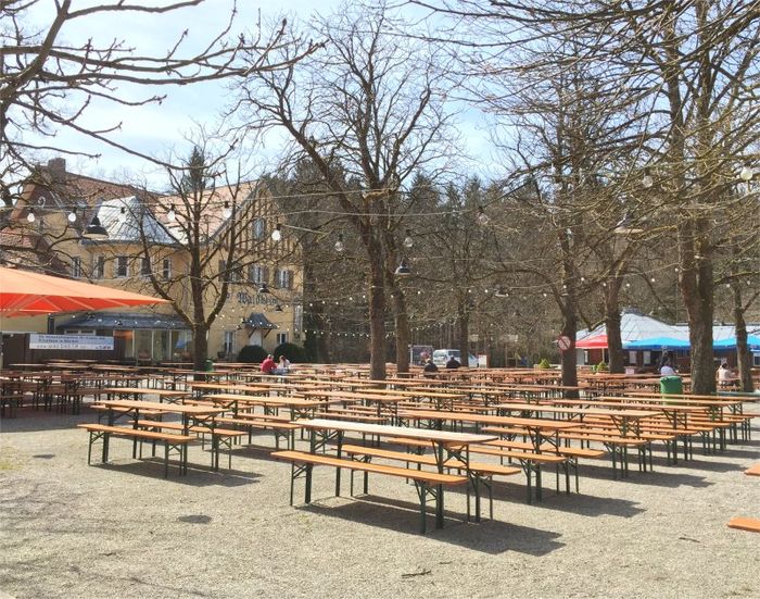 Biergarten - noch fast leer