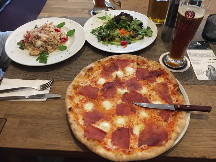 Pizza Bufala e Parma mit 32 cm (15,90 €)