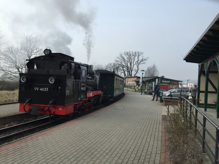 Rasender Roland am Bahnhof Sellin Ost