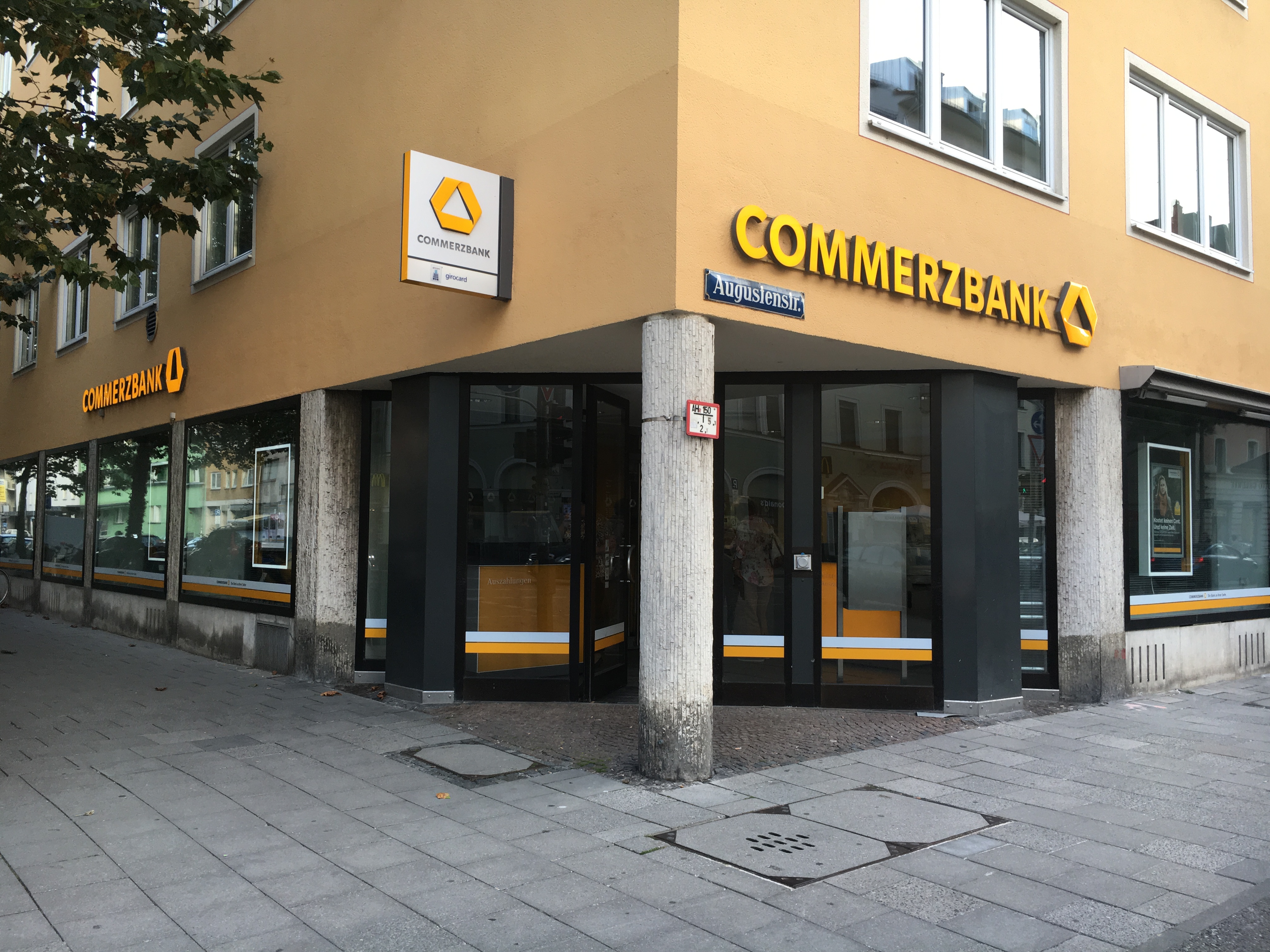 Bild 1 Commerzbank AG Filiale Augustenstraße in München