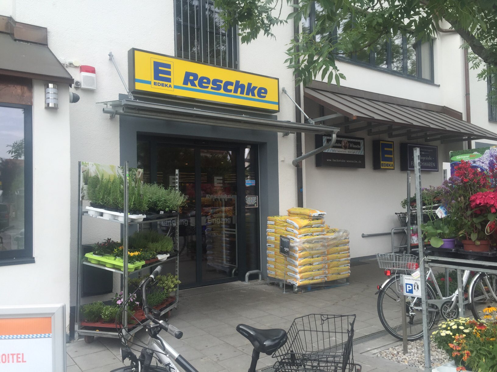 Bild 1 EDEKA Reschke in München