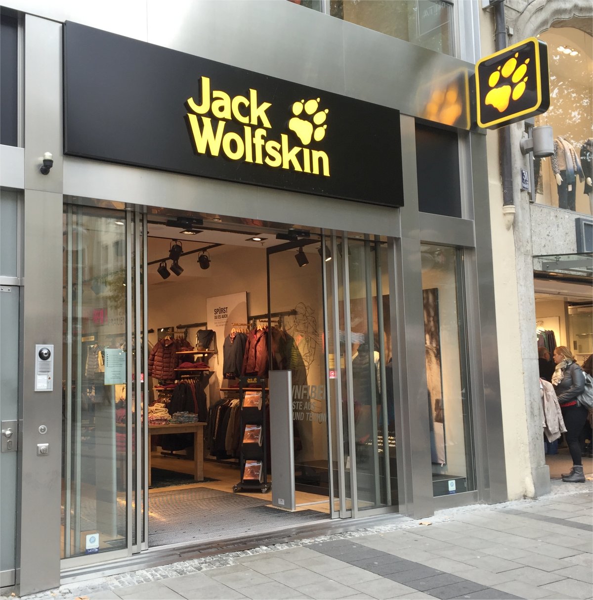 Bild 1 Jack Wolfskin Store in München