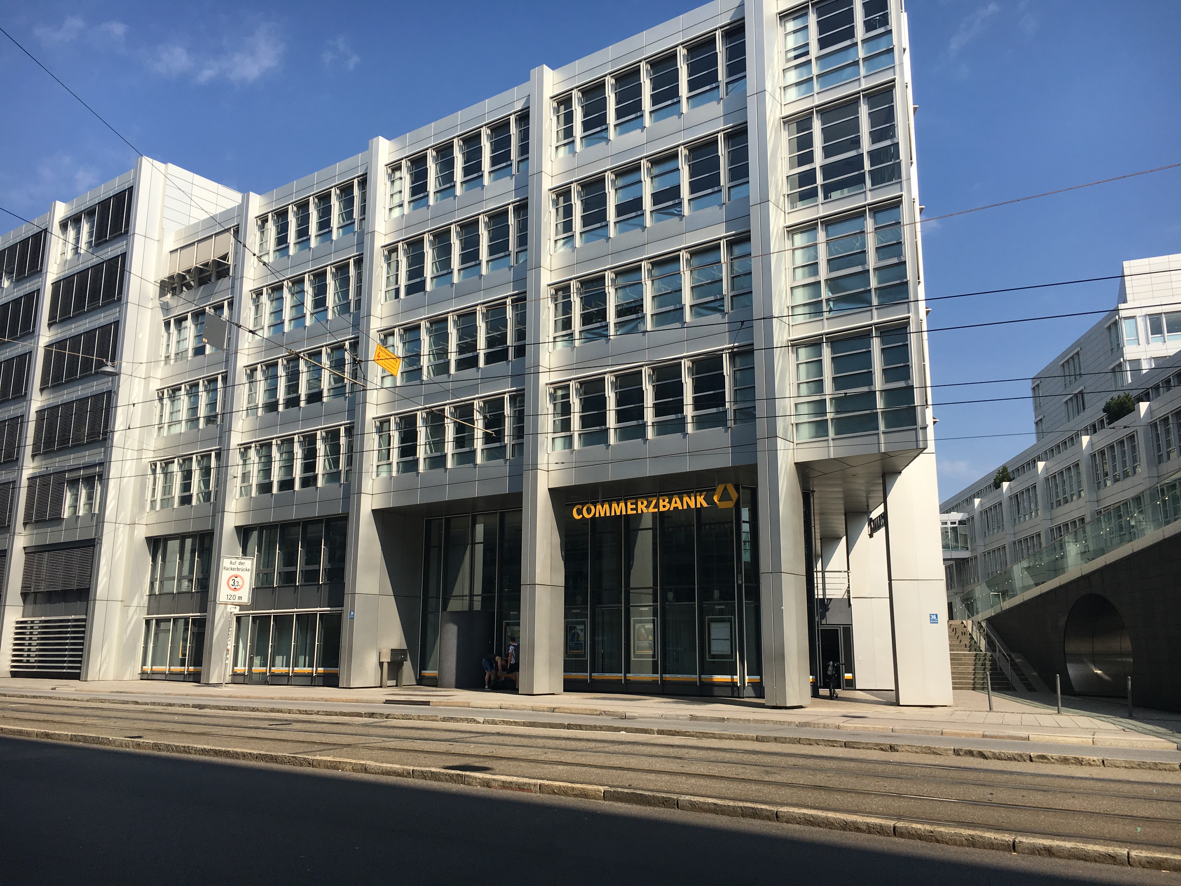 Bild 1 Commerzbank AG Filiale Theresienhöhe in München
