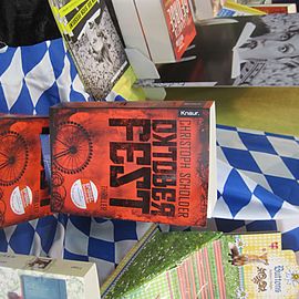 Buchhandlung Verza in Landsberg auf dem Hauptplatz: passend zum Oktoberfest der Thriller