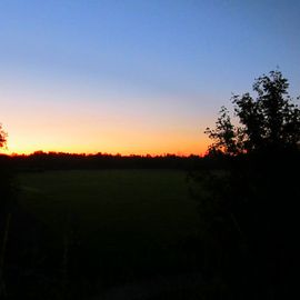 wunderschöner Sonnenuntergang heute über dem Königsgruber Park. Leider zeigt das Foto nicht die volle Schönheit - schade
