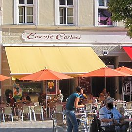 Eiscafé Carlesi auf dem Marienplatz in Weilheim