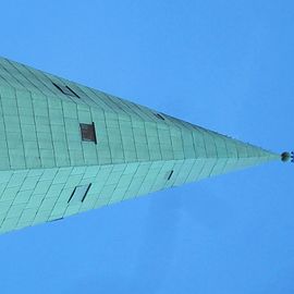 Der Turm der Propstei mit Kreuz und Wetterhahn