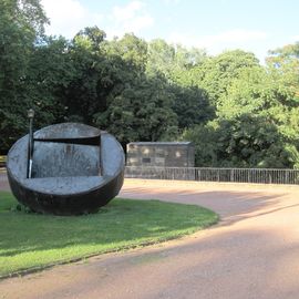 Am Eingang vom Stadtpark Bochum: Skulptur von Giuseppe Spagnulo