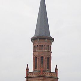 über den Dächern von Wattenscheid wirkt die Kirche fast wie ein Minarett