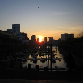 Der Medienhafen bei Sonnenuntergang