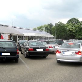 großer Parkplatz und immer voll