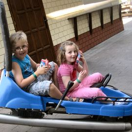 Probesitzen für die Sommerrodelbahn