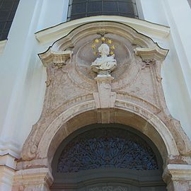 Eingansportal des Marienmünsters St. Mariä Himmelfahrt in Dießen am Ammersee