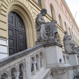 Bayerische Staatsbibliothek auf der Ludwigstr. - Eingang