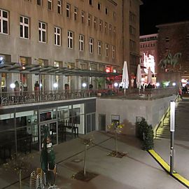 Das Mezzo Mezzo, mit großem Außenbereich direkt in der Innenstadt am Dom