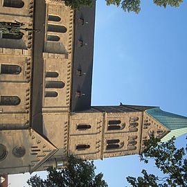 die Kirche im Dorf