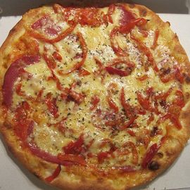 Pizza Diavolo - und wo scharf drauf steht ist hier auch scharf drin