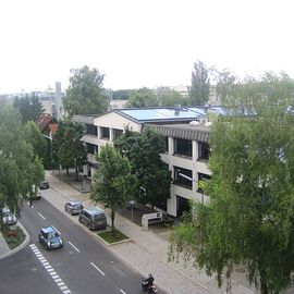 Blick vom Balkon des Comfort Hotels - direkt hinter dem Haus mit dem roten Dach liegt der Bahnhof, dahinter Prosieben/SAT1 und rechts die Allianz