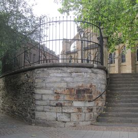 Eingang zur Propsteikirche und der Kirchenburg
