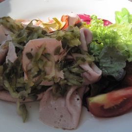 Leberkäs-Salat im Tambosi