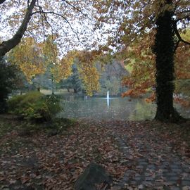 Stadtgarten Wanne-Eickel, in der Mitte eine große Teichanlage
