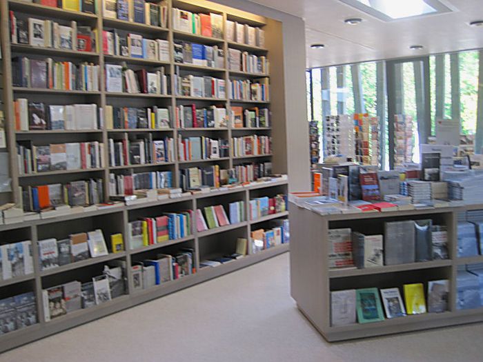 Der Buchladen der KZ-Gedenkstätte Dachau