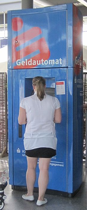 Sparkassen Geldautomat im Bahnhof Unterföhring