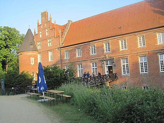 Biergarten vom Restaurant auf der Brücke