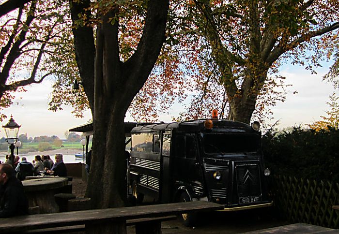 Burghof - im Biergarten