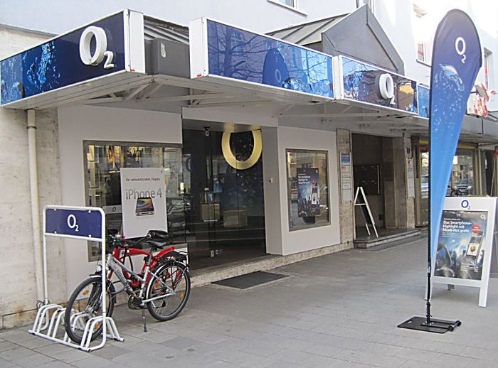 Der O2Shop auf der Rathausstr. direkt an der Ecke zur Fußgängerzone