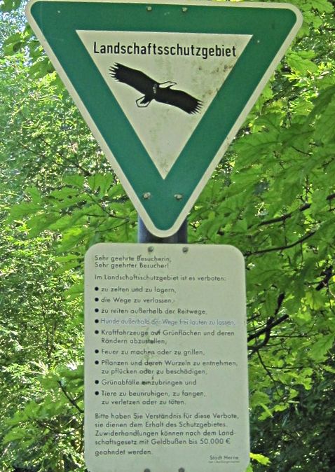 Gysenberg Landschaftsschutzgebiet. Hunde dürfen auf den Wegen frei laufen. Mein Hund ist Analphabet