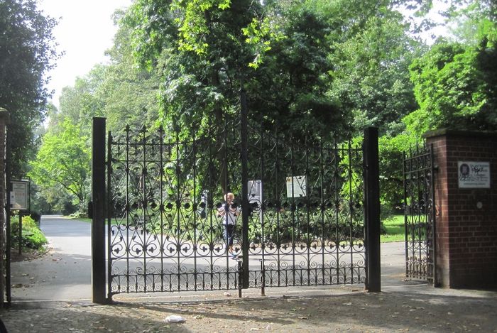 Haupteingang vom Dortmunder Ostfriedhof