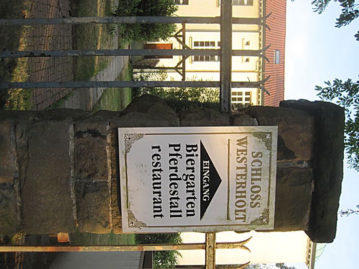 Schloß Westerholt Eingang zum Biergarten vom alten Dorf aus