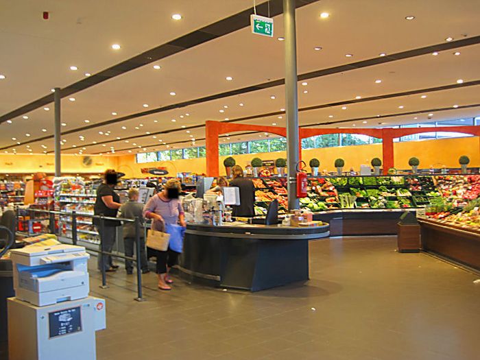 großes Edeka Center in Weilheim