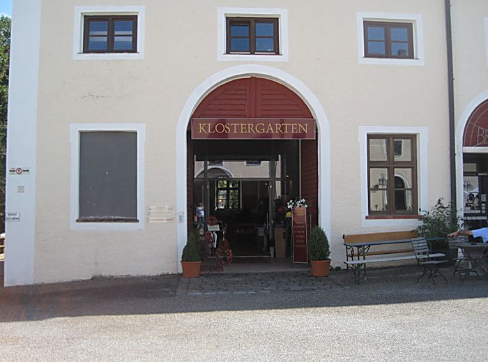 Der Klostergarten im Schloss Seefeld