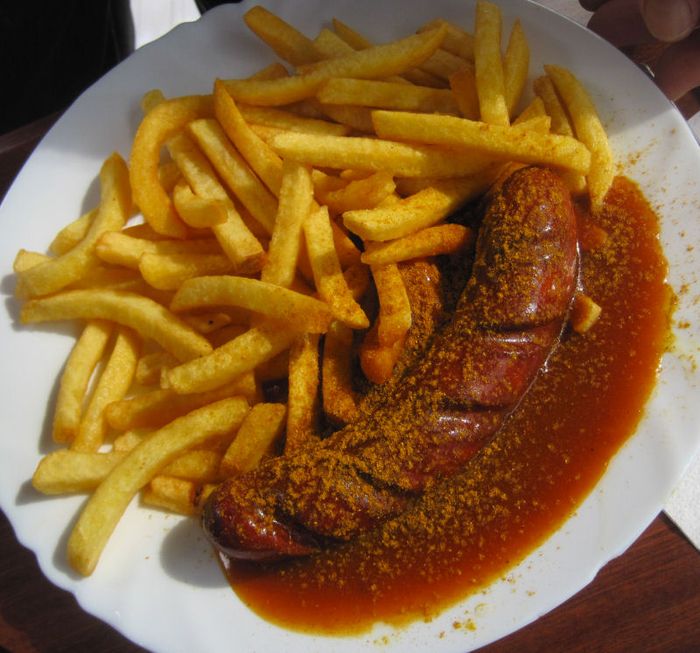Cantina Currywurst Pommes