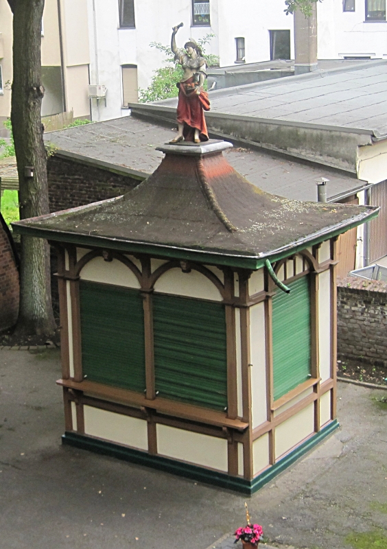 Die Bude/Kosk, Jahrhundertwende mit Fortuna auf dem Dach