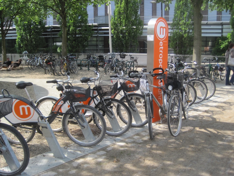 Fahrradverleih vor Heiner&apos;s Biergarten