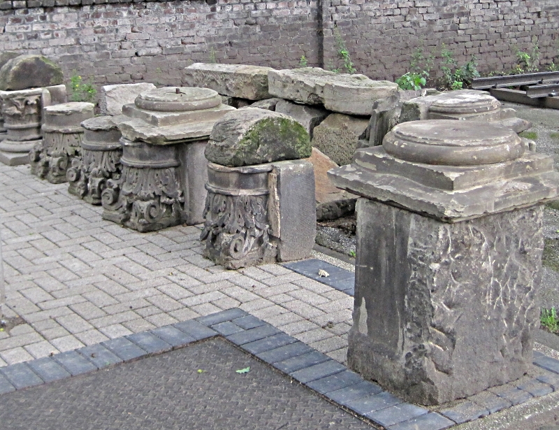 uralte Steine - Teile von Säulen
