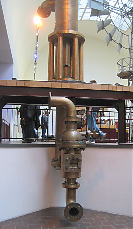 Deutsches Museum - Bereich Wind- und Wasserkraft:
Solehebemaschine