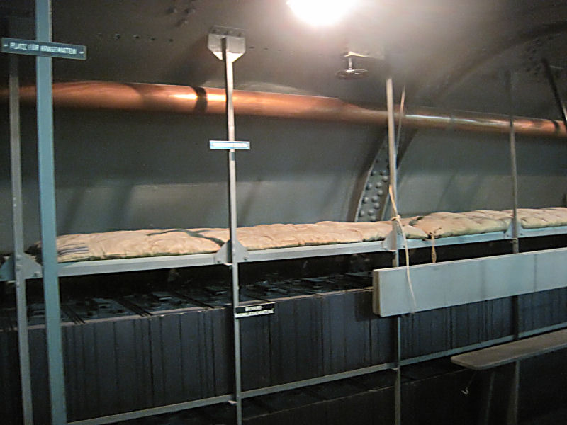 deutsches Museum, im Inneren des U-Boots: Mannschafts Kajüten