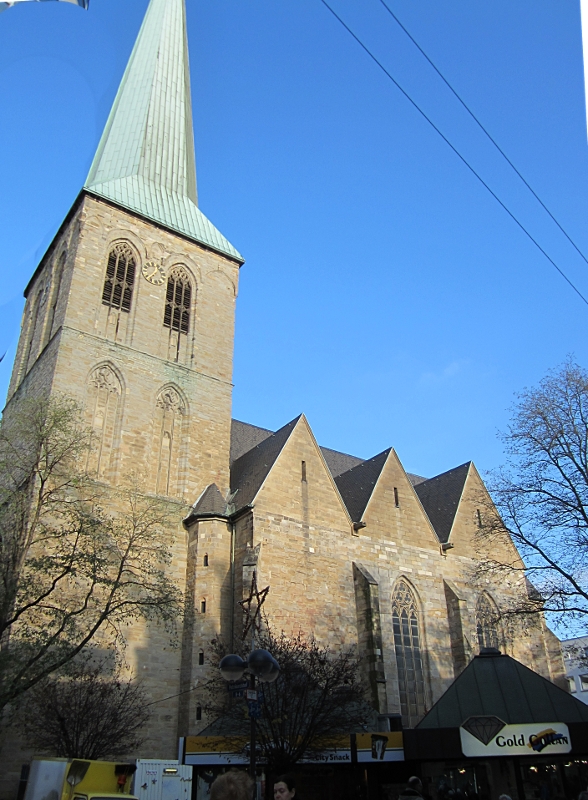 St. Petri Kirche in Dortmund von der Innenstadt aus gesehen