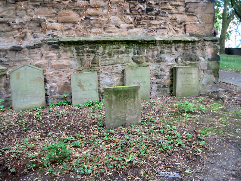 kleiner Friedhof an der alten Kriche am alten Markt