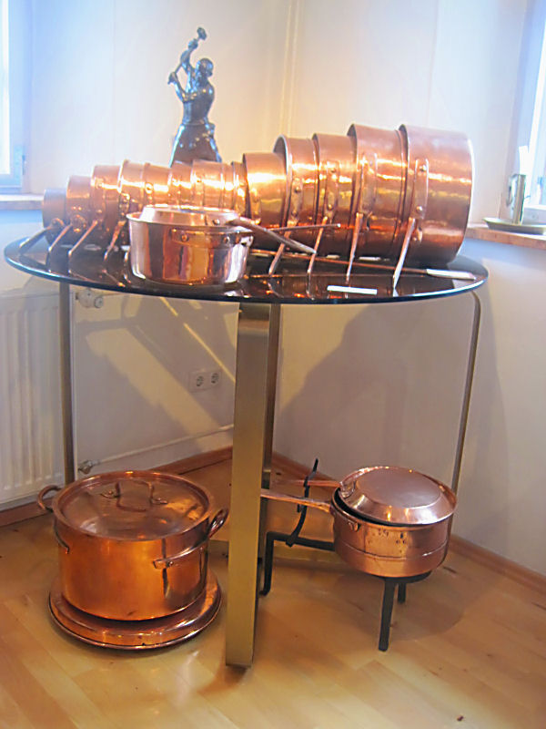 königliches Kochgeschirr im Kupfermuseum Fischen