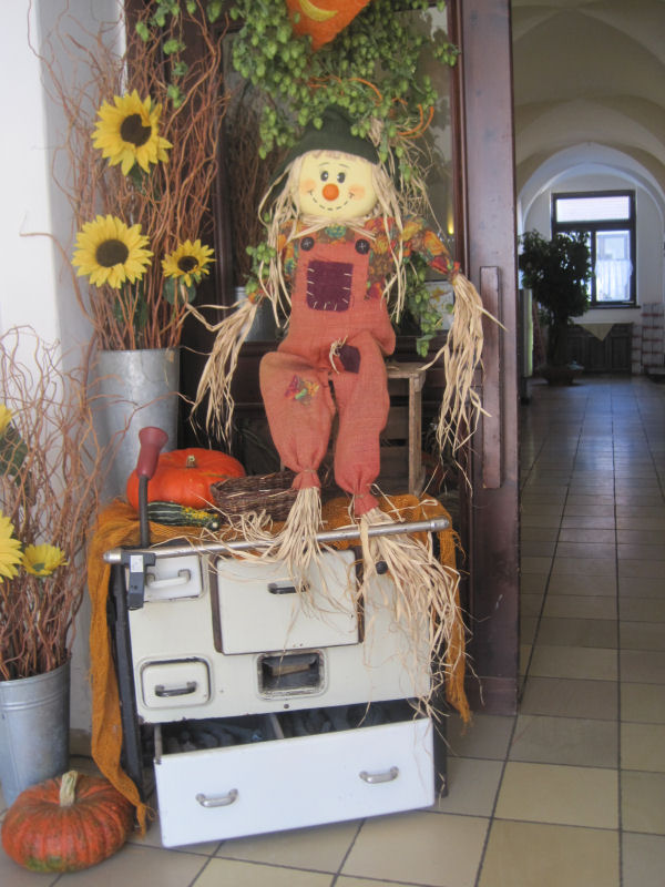 Bräustüberl Schloß Seefeld: herbstliche Begrüßung